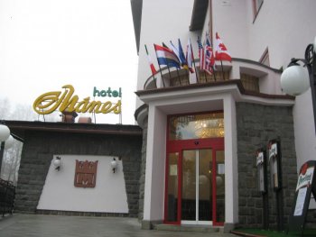 Hotel Mnes